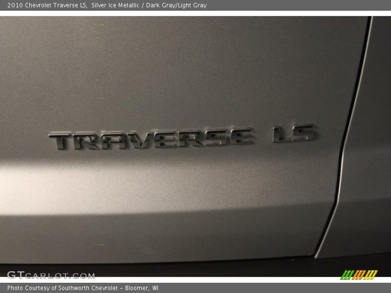 Silver Ice Metallic / Dark Gray/Light Gray 2010 Chevrolet Traverse LS