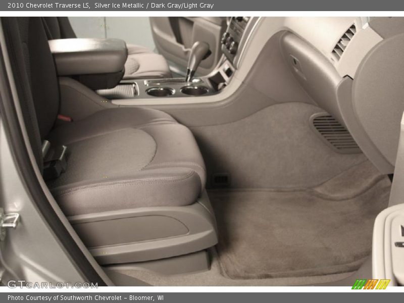 Silver Ice Metallic / Dark Gray/Light Gray 2010 Chevrolet Traverse LS