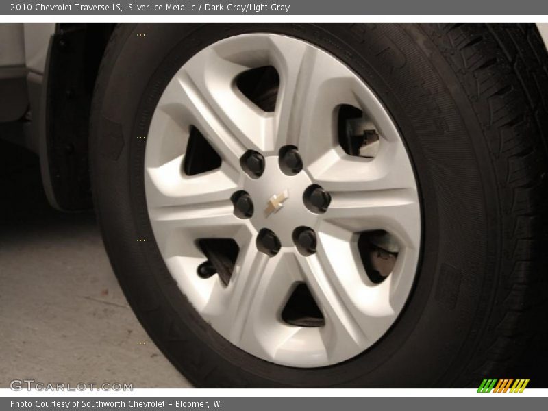 Silver Ice Metallic / Dark Gray/Light Gray 2010 Chevrolet Traverse LS