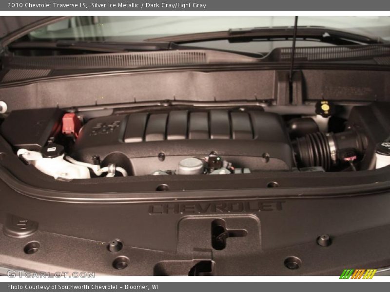 Silver Ice Metallic / Dark Gray/Light Gray 2010 Chevrolet Traverse LS