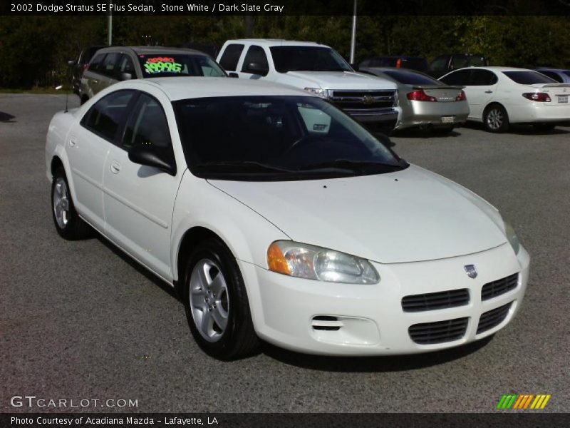 Front 3/4 View of 2002 Stratus SE Plus Sedan