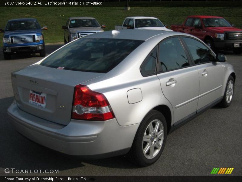Electric Silver Metallic / Off-Black 2007 Volvo S40 2.4i