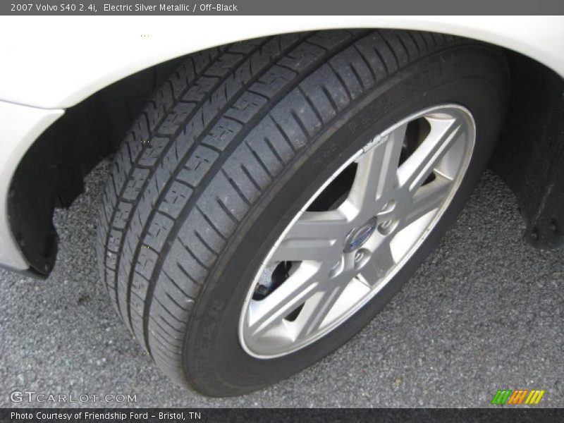 Electric Silver Metallic / Off-Black 2007 Volvo S40 2.4i