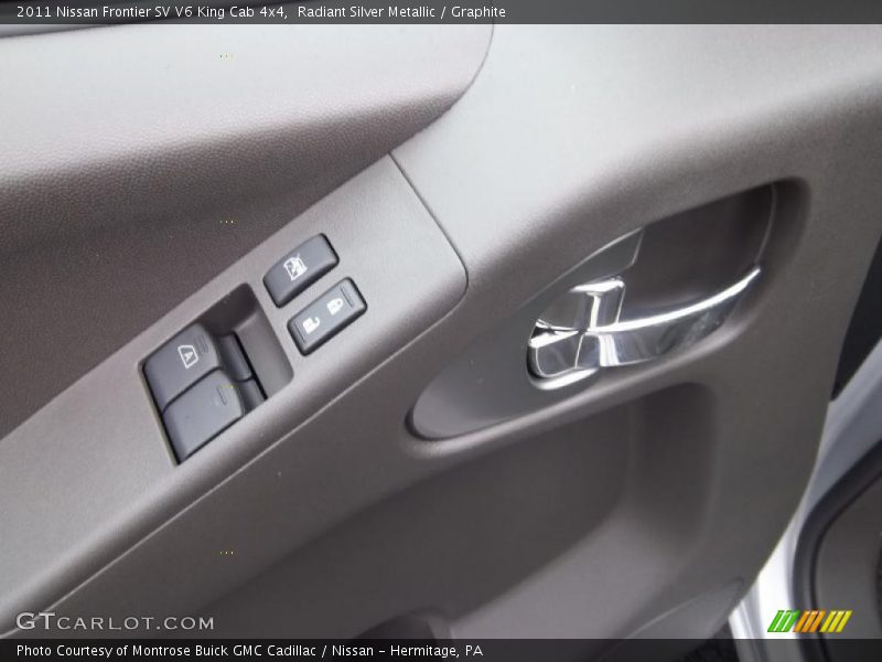 Radiant Silver Metallic / Graphite 2011 Nissan Frontier SV V6 King Cab 4x4