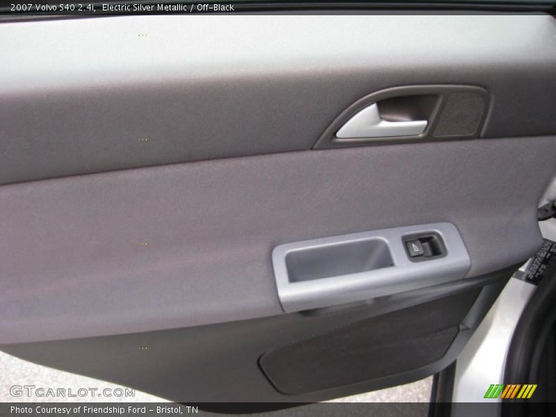 Electric Silver Metallic / Off-Black 2007 Volvo S40 2.4i