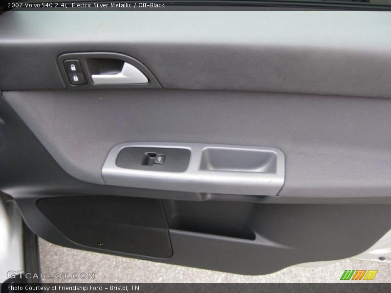 Electric Silver Metallic / Off-Black 2007 Volvo S40 2.4i