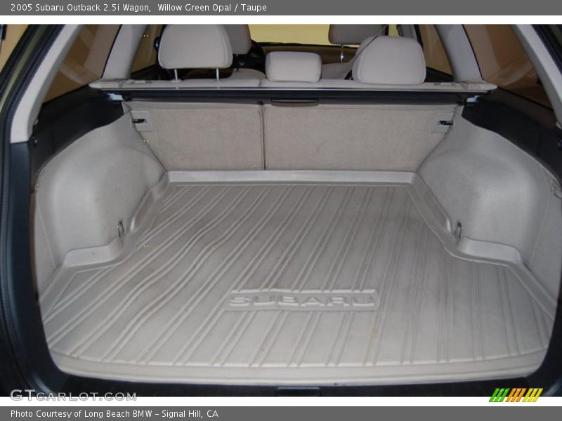  2005 Outback 2.5i Wagon Trunk