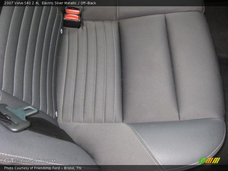 Electric Silver Metallic / Off-Black 2007 Volvo S40 2.4i