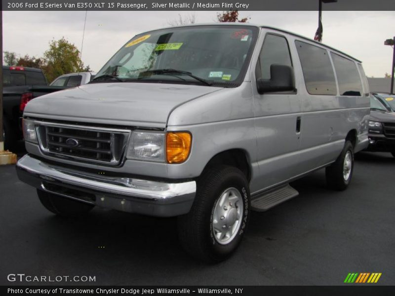 Front 3/4 View of 2006 E Series Van E350 XLT 15 Passenger
