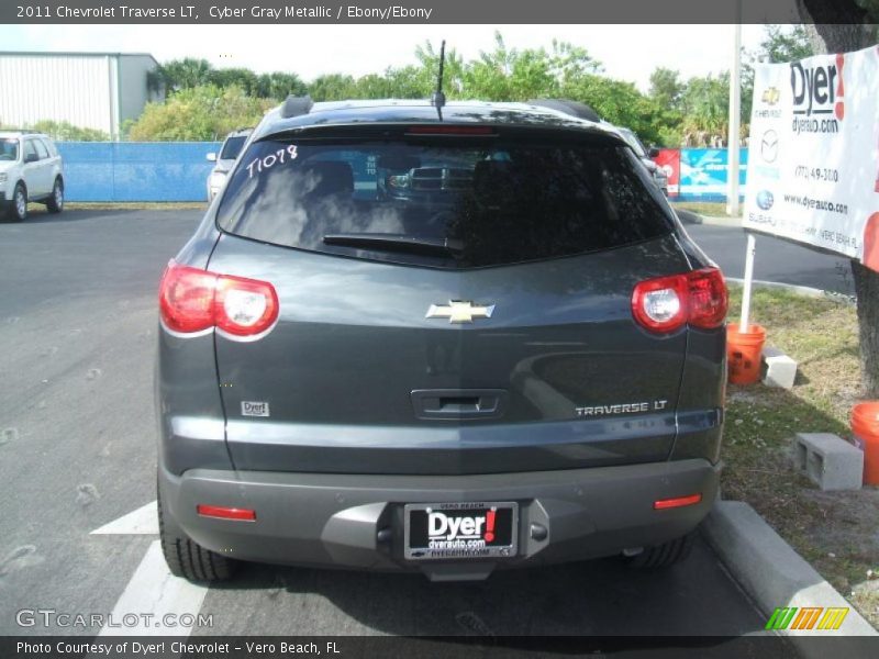 Cyber Gray Metallic / Ebony/Ebony 2011 Chevrolet Traverse LT