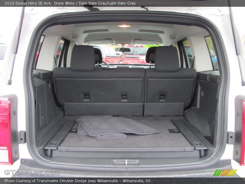 2010 Nitro SE 4x4 Trunk