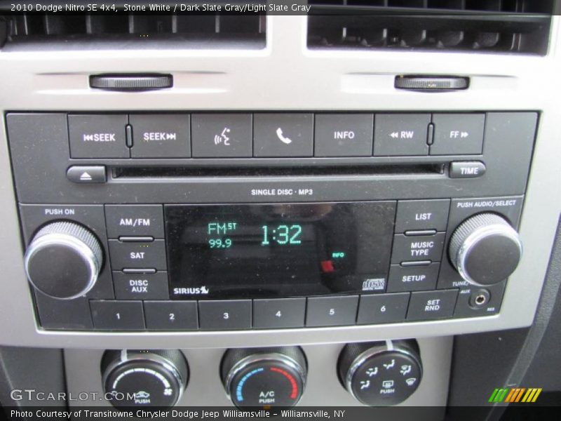 Controls of 2010 Nitro SE 4x4