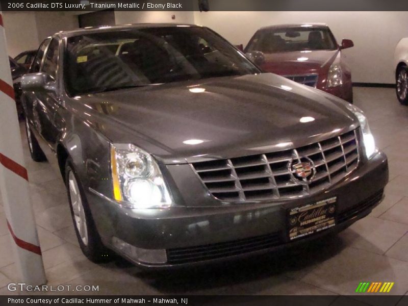 Titanium Metallic / Ebony Black 2006 Cadillac DTS Luxury
