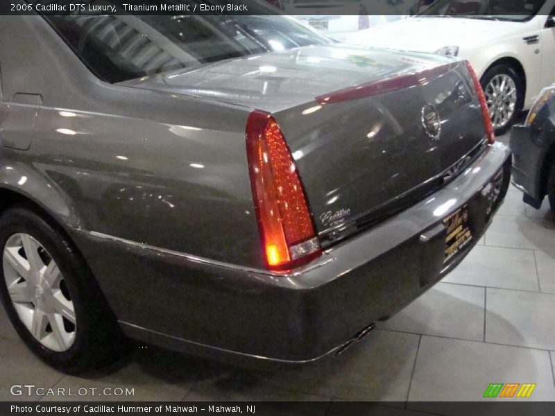 Titanium Metallic / Ebony Black 2006 Cadillac DTS Luxury