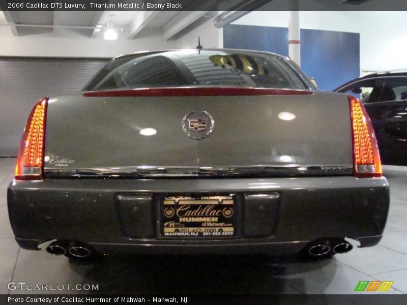 Titanium Metallic / Ebony Black 2006 Cadillac DTS Luxury