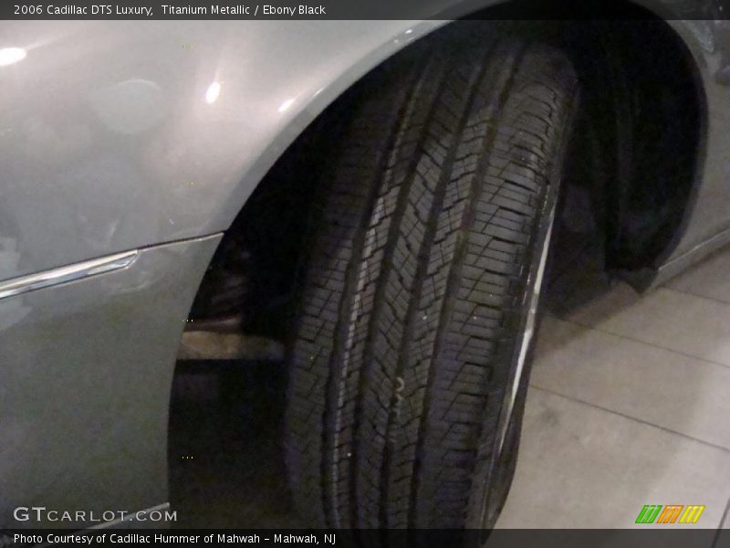 Titanium Metallic / Ebony Black 2006 Cadillac DTS Luxury