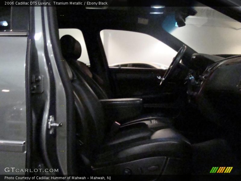 Titanium Metallic / Ebony Black 2006 Cadillac DTS Luxury
