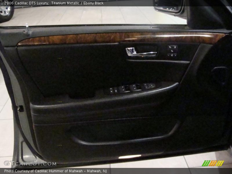 Titanium Metallic / Ebony Black 2006 Cadillac DTS Luxury