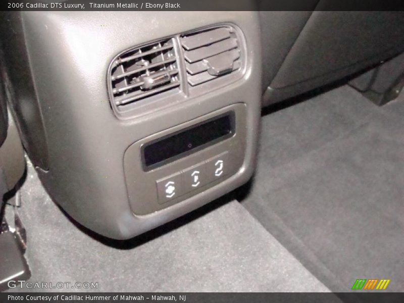 Titanium Metallic / Ebony Black 2006 Cadillac DTS Luxury