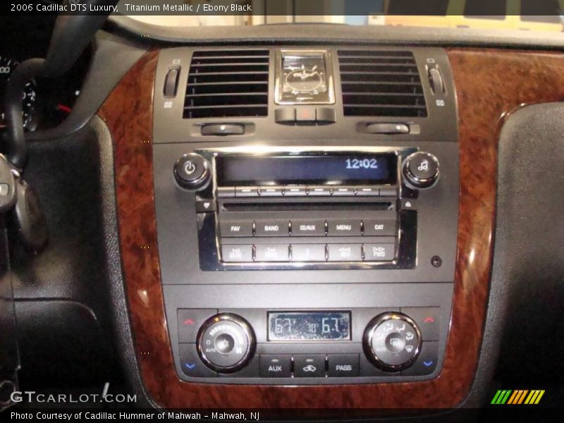 Titanium Metallic / Ebony Black 2006 Cadillac DTS Luxury