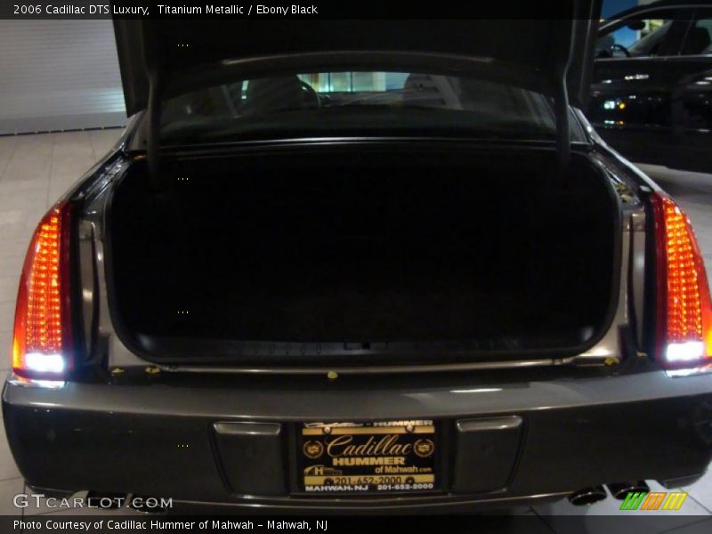 Titanium Metallic / Ebony Black 2006 Cadillac DTS Luxury