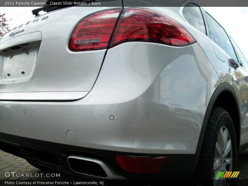 Classic Silver Metallic / Black 2011 Porsche Cayenne