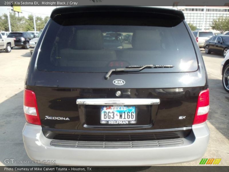 Midnight Black / Gray 2005 Kia Sedona EX