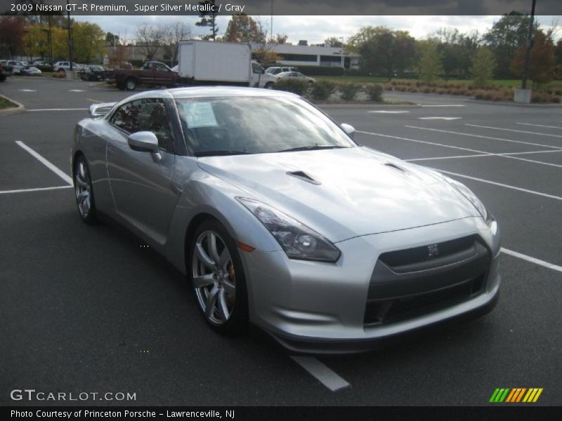 Front 3/4 View of 2009 GT-R Premium