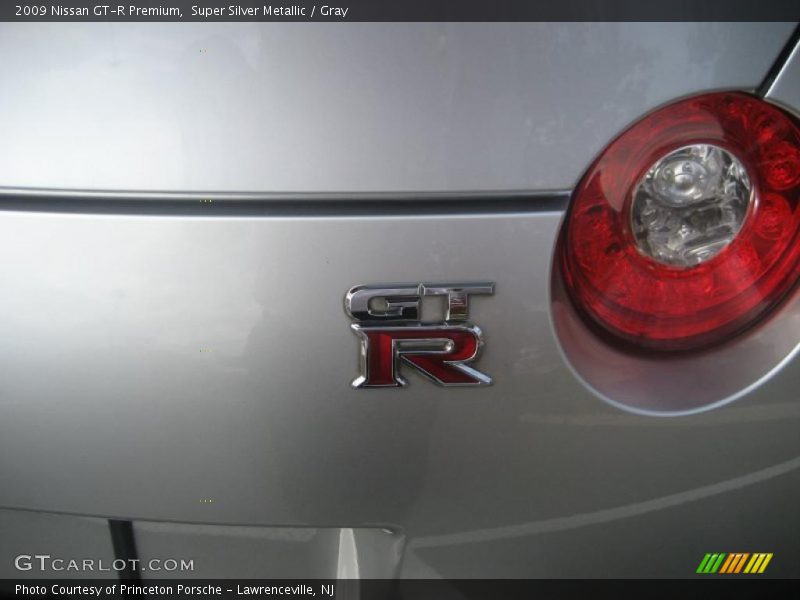  2009 GT-R Premium Logo
