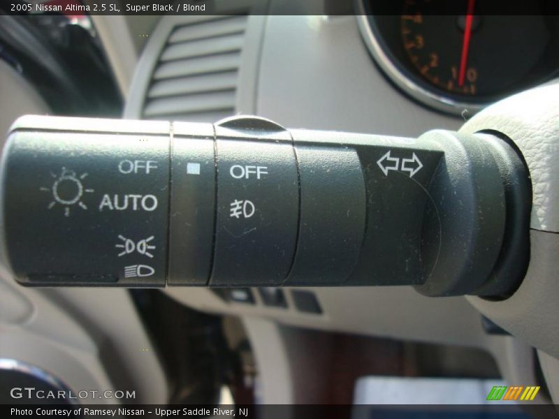 Super Black / Blond 2005 Nissan Altima 2.5 SL