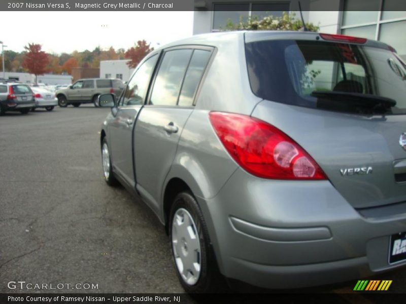 Magnetic Grey Metallic / Charcoal 2007 Nissan Versa S
