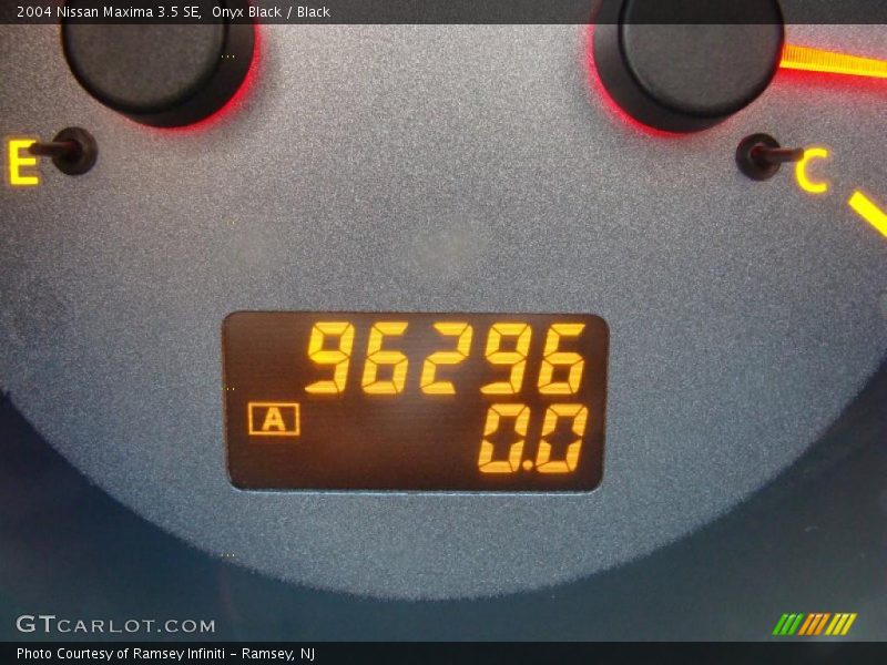 Onyx Black / Black 2004 Nissan Maxima 3.5 SE