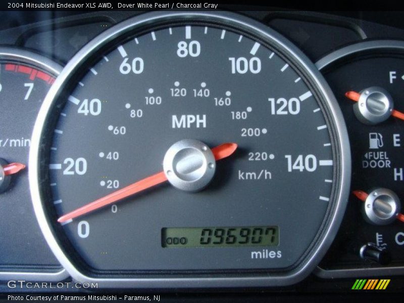 Dover White Pearl / Charcoal Gray 2004 Mitsubishi Endeavor XLS AWD