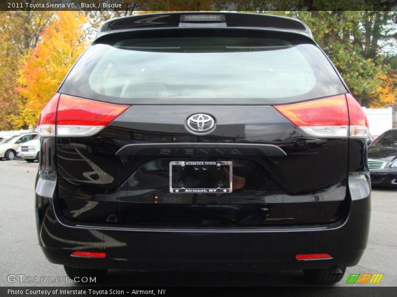 Black / Bisque 2011 Toyota Sienna V6
