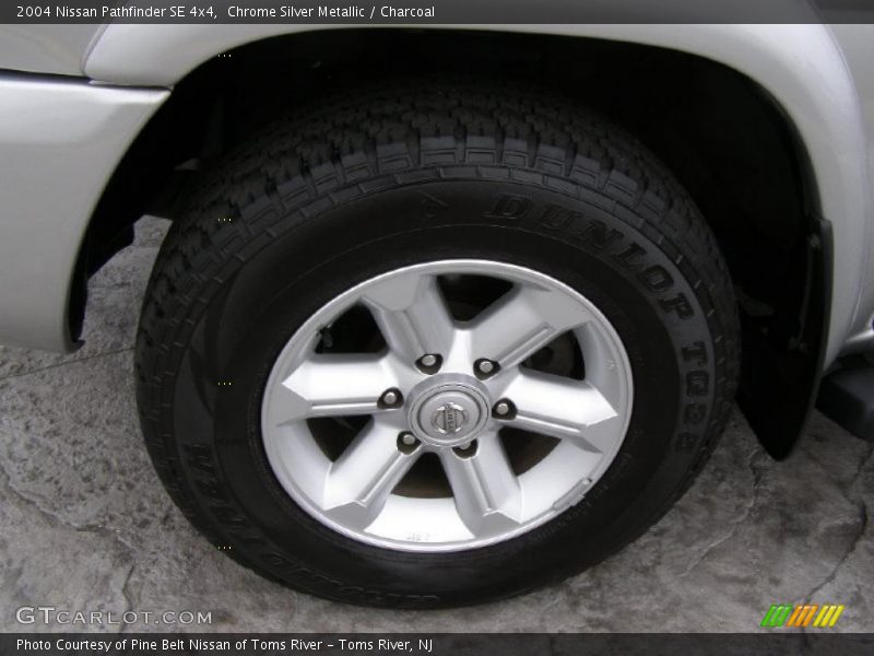 Chrome Silver Metallic / Charcoal 2004 Nissan Pathfinder SE 4x4