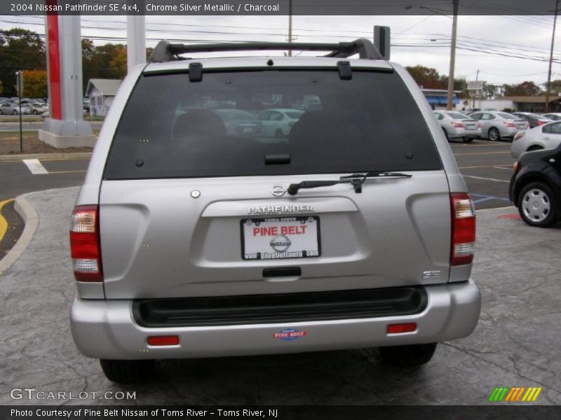 Chrome Silver Metallic / Charcoal 2004 Nissan Pathfinder SE 4x4
