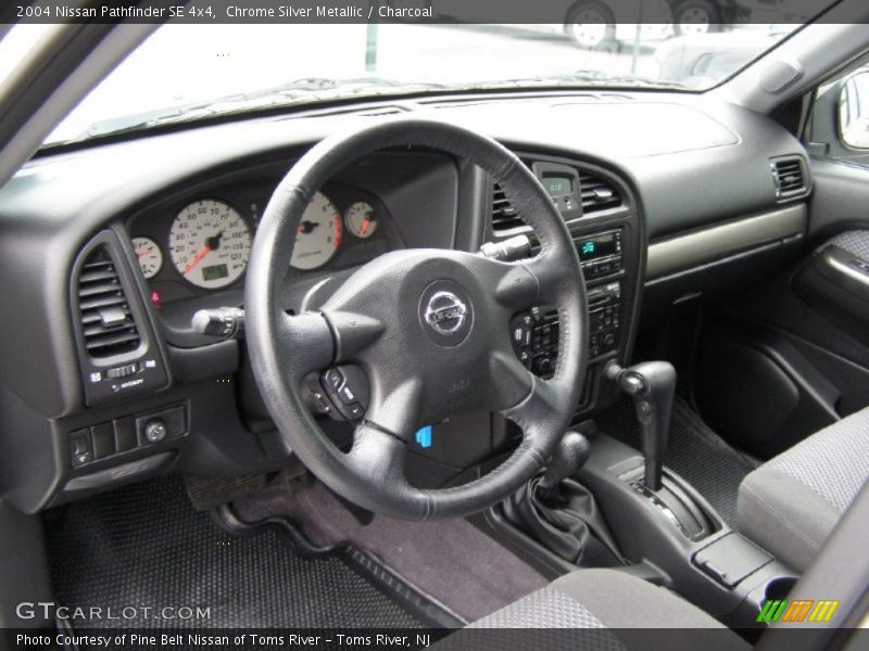 Chrome Silver Metallic / Charcoal 2004 Nissan Pathfinder SE 4x4