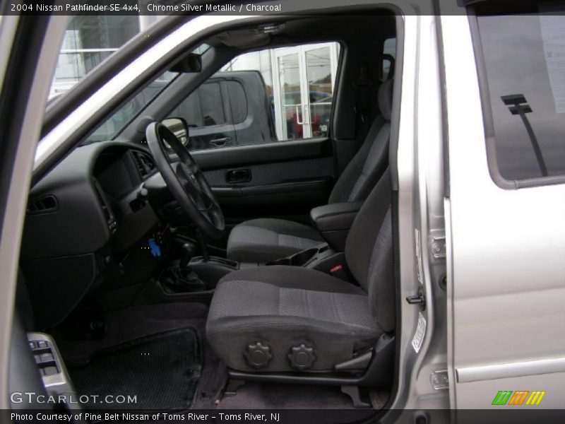 Chrome Silver Metallic / Charcoal 2004 Nissan Pathfinder SE 4x4