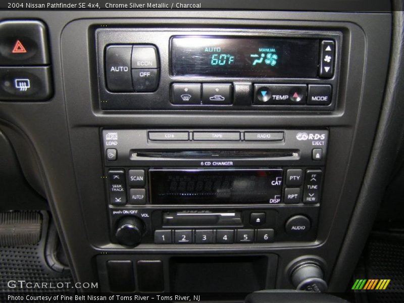 Chrome Silver Metallic / Charcoal 2004 Nissan Pathfinder SE 4x4