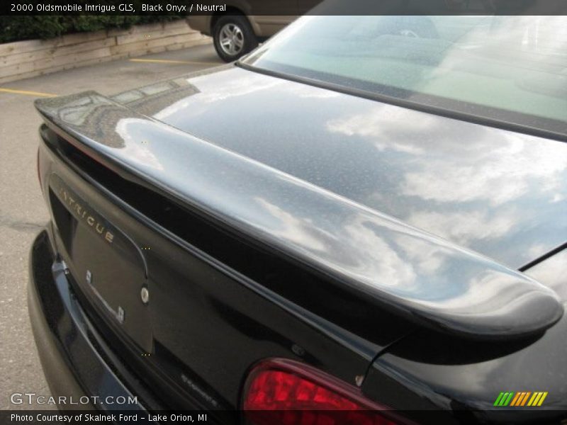 Black Onyx / Neutral 2000 Oldsmobile Intrigue GLS