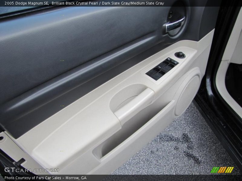 Brilliant Black Crystal Pearl / Dark Slate Gray/Medium Slate Gray 2005 Dodge Magnum SE