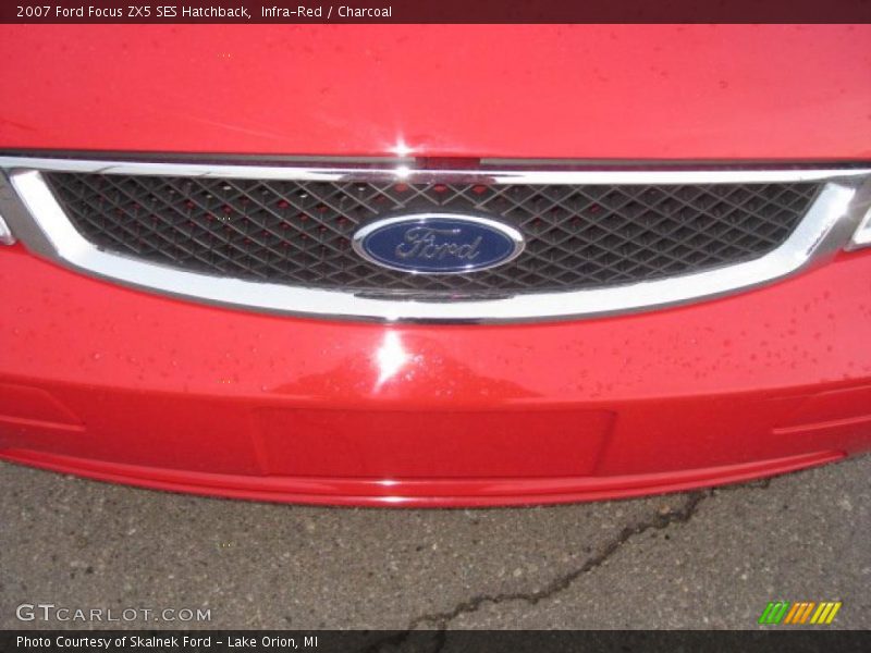 Infra-Red / Charcoal 2007 Ford Focus ZX5 SES Hatchback