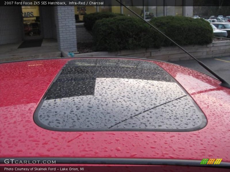 Infra-Red / Charcoal 2007 Ford Focus ZX5 SES Hatchback