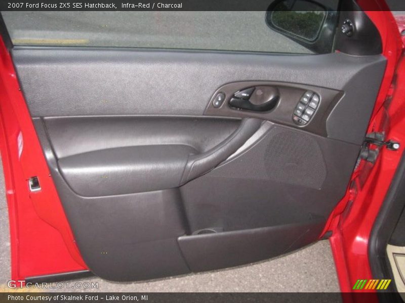 Infra-Red / Charcoal 2007 Ford Focus ZX5 SES Hatchback