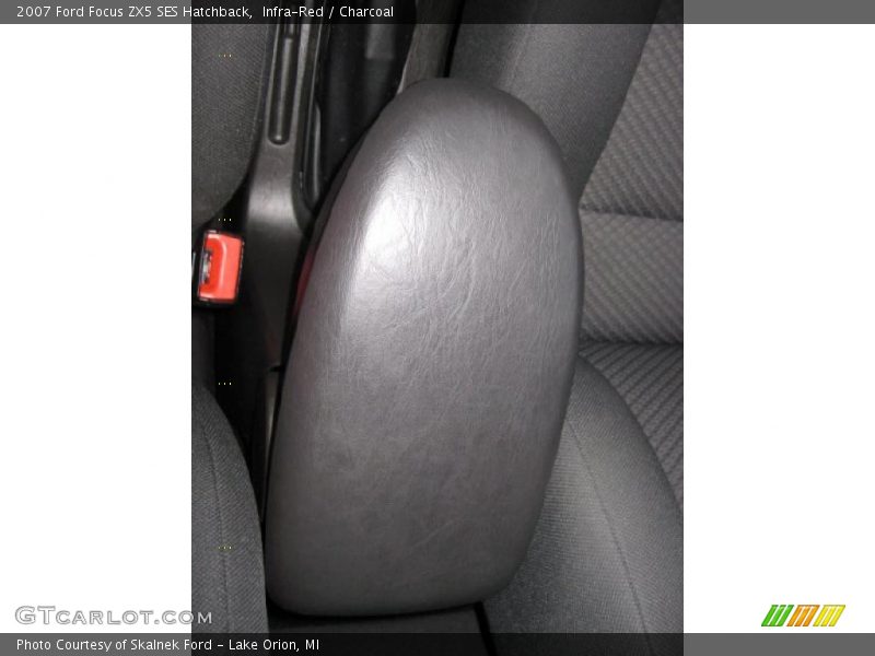Infra-Red / Charcoal 2007 Ford Focus ZX5 SES Hatchback