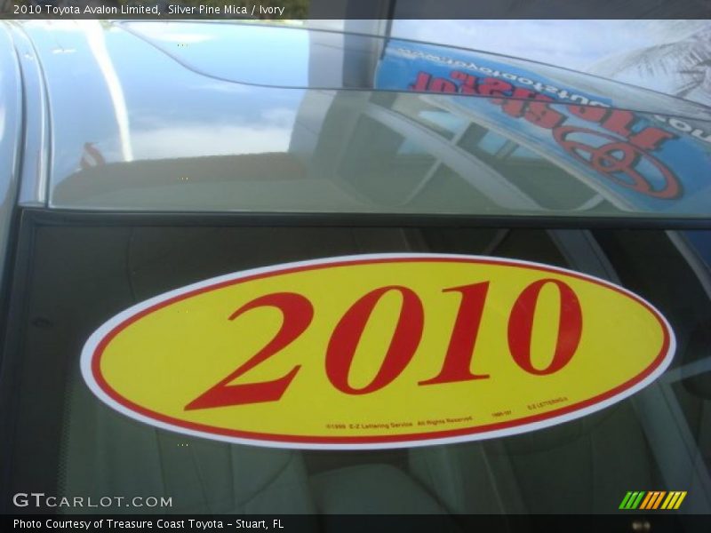 Silver Pine Mica / Ivory 2010 Toyota Avalon Limited