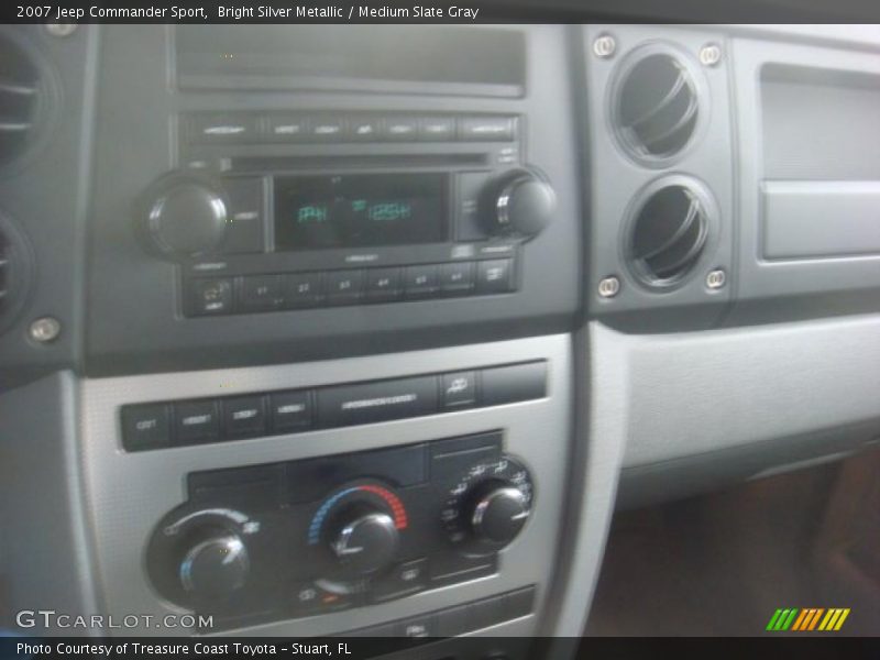 Bright Silver Metallic / Medium Slate Gray 2007 Jeep Commander Sport
