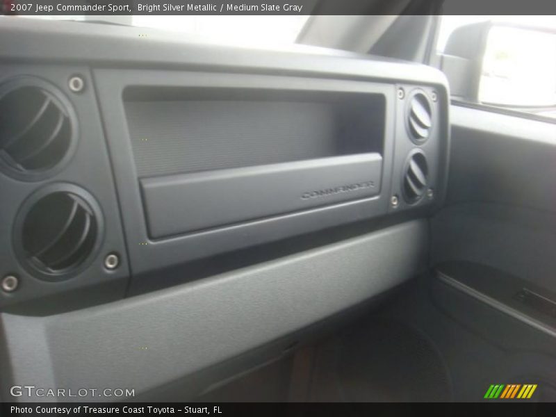 Bright Silver Metallic / Medium Slate Gray 2007 Jeep Commander Sport