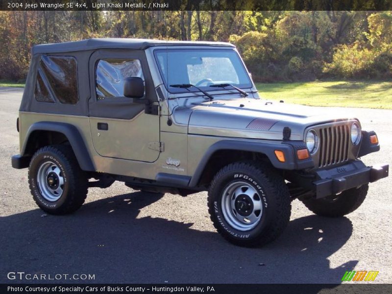 Front 3/4 View of 2004 Wrangler SE 4x4
