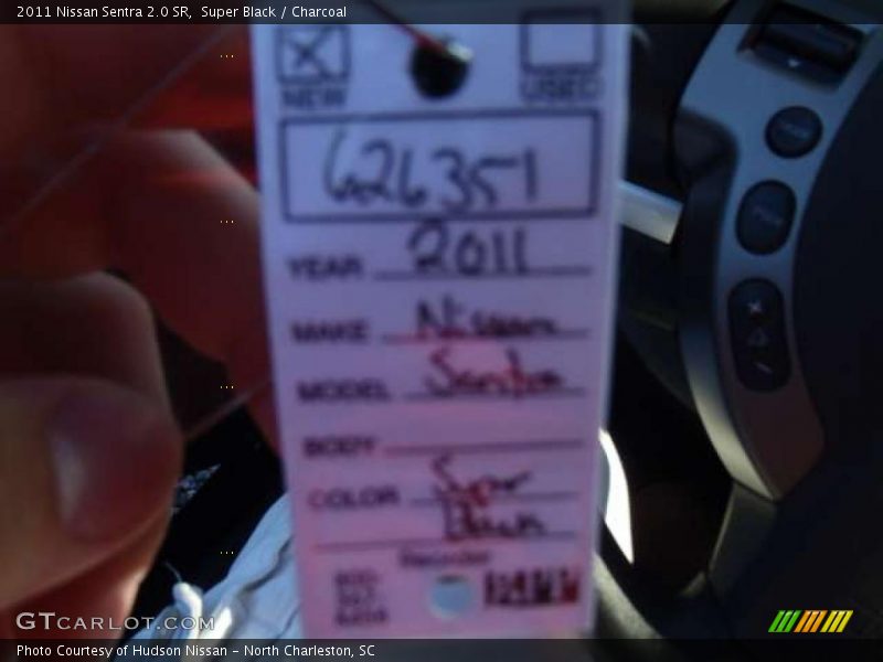 Super Black / Charcoal 2011 Nissan Sentra 2.0 SR
